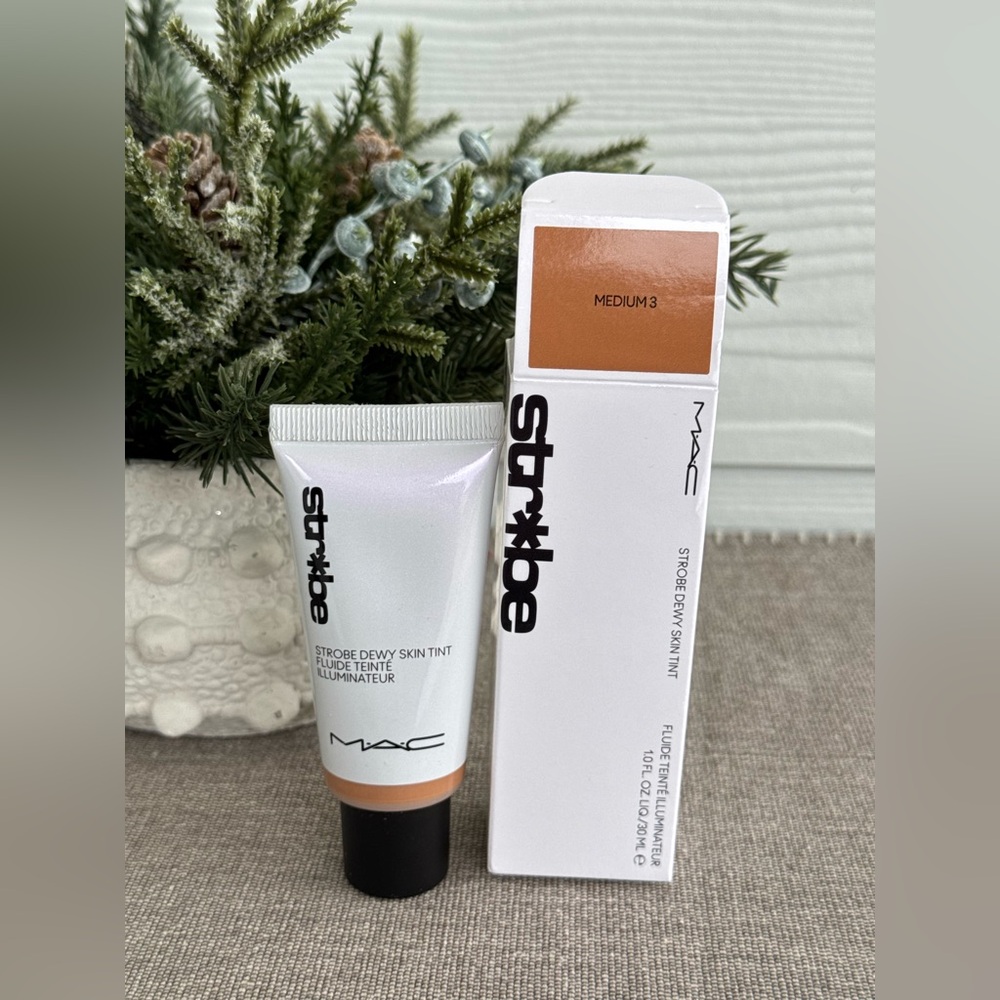 MAC Strobe Dewy Skin Tint in Medium 3